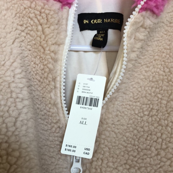 Cape - Picture 2 of 3